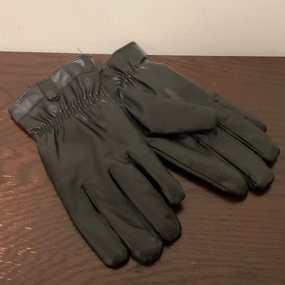 Women’s Black Faux Leather Gloves